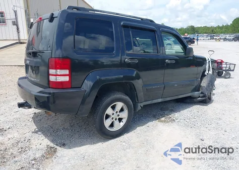 2010 Jeep Liberty Sport z USA, uszkodzony, nr VIN 1J4PP2GK8AW102801